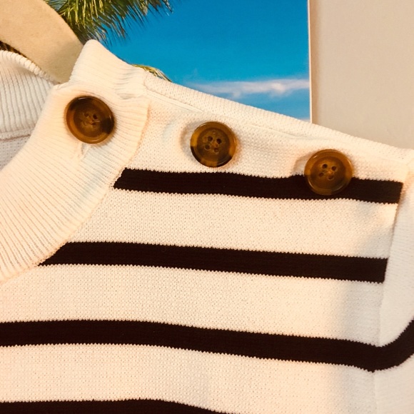 Black and white striped sweater - Picture 4 of 6